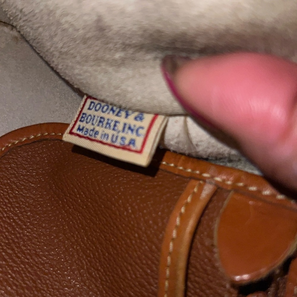 Vintage, Dooney and Bourke Handbag, Crossbody Style, All Weather leather - Picture 9 of 10